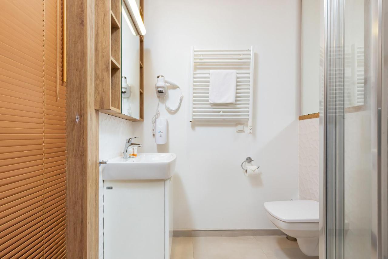 Wolska Residence Apartments With Parking By Noclegi Renters Warsaw Ngoại thất bức ảnh