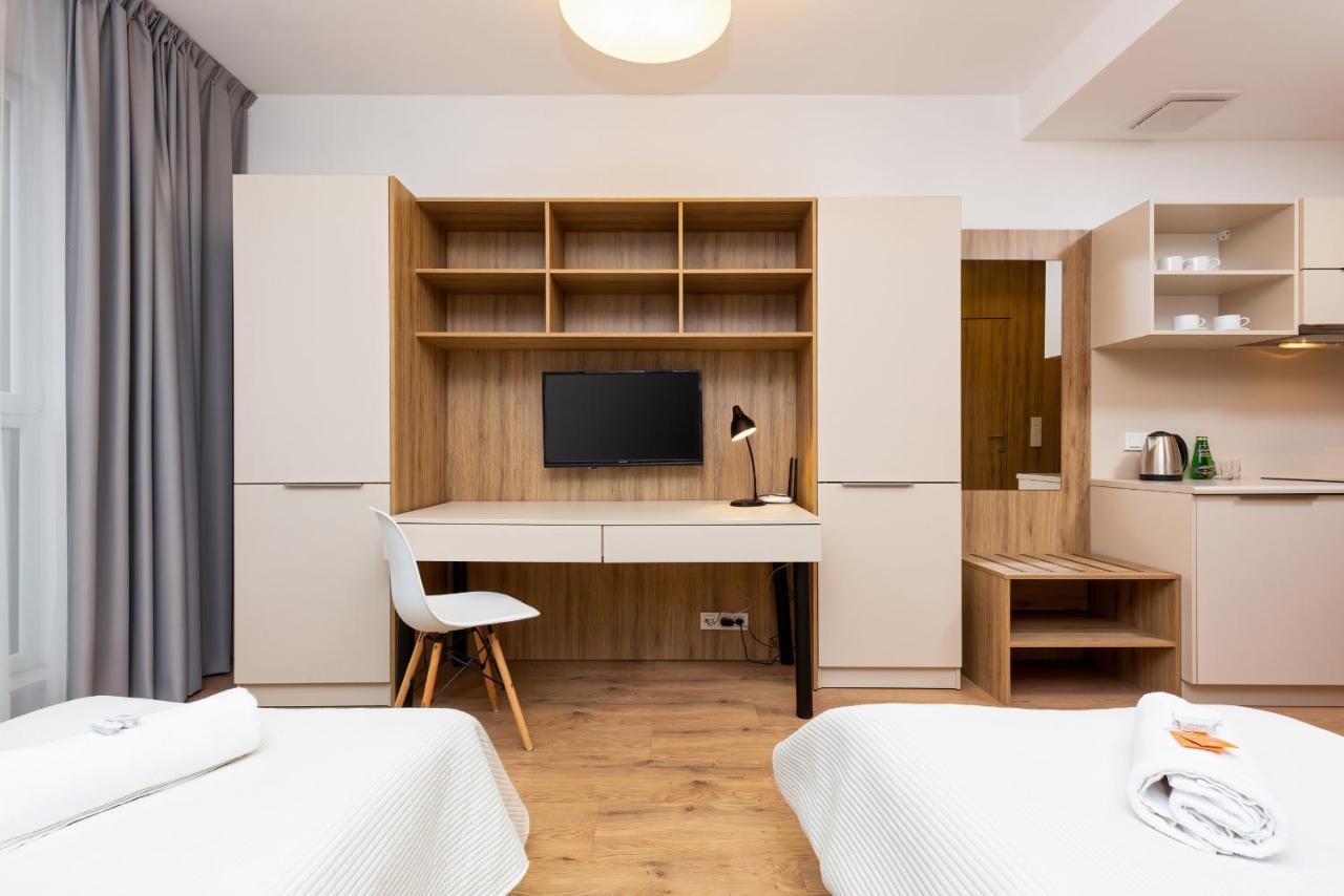 Wolska Residence Apartments With Parking By Noclegi Renters Warsaw Ngoại thất bức ảnh