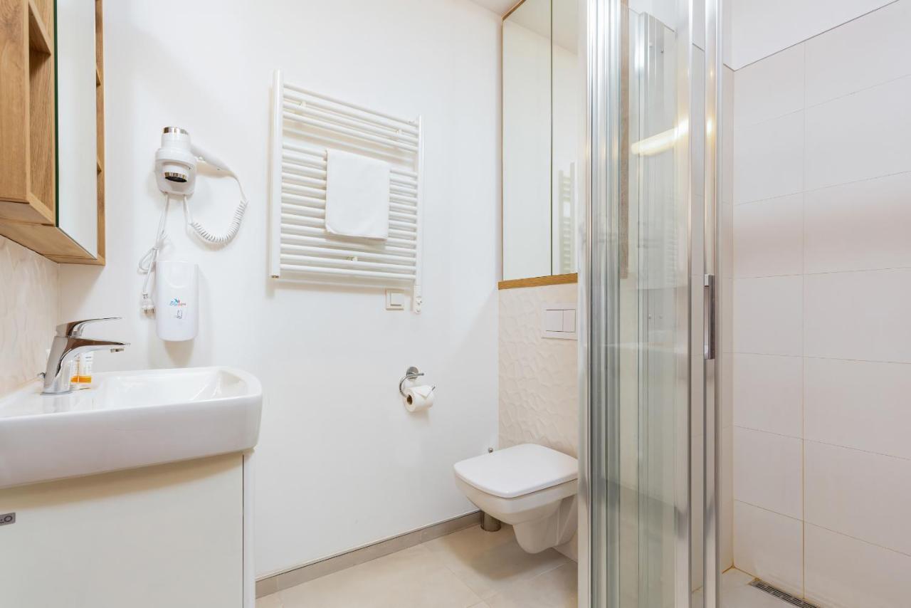 Wolska Residence Apartments With Parking By Noclegi Renters Warsaw Ngoại thất bức ảnh