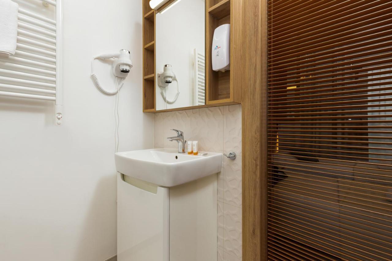 Wolska Residence Apartments With Parking By Noclegi Renters Warsaw Ngoại thất bức ảnh