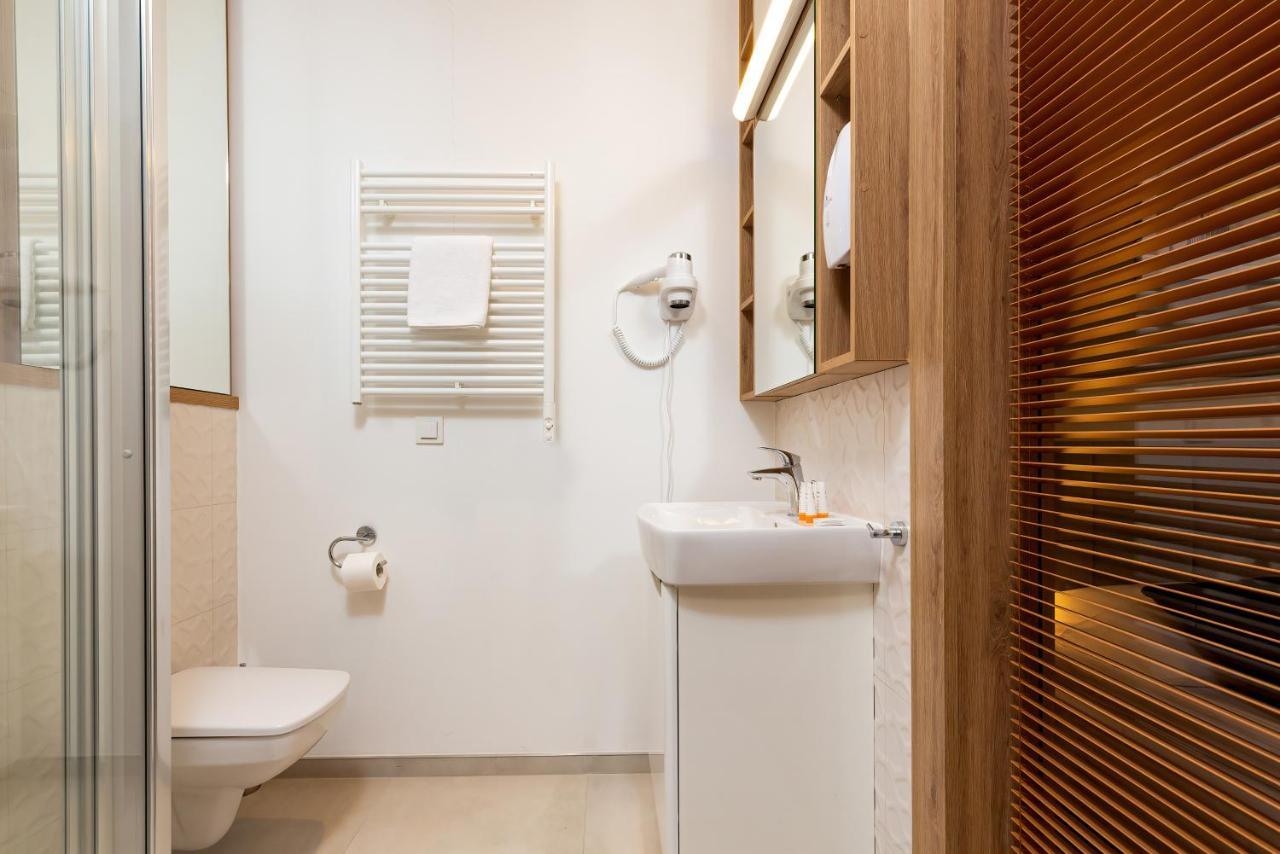 Wolska Residence Apartments With Parking By Noclegi Renters Warsaw Ngoại thất bức ảnh